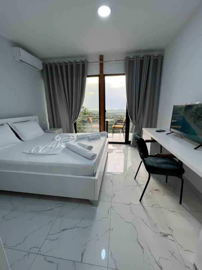 Restorant Hotel Xheni Draç Eksteriør bilde